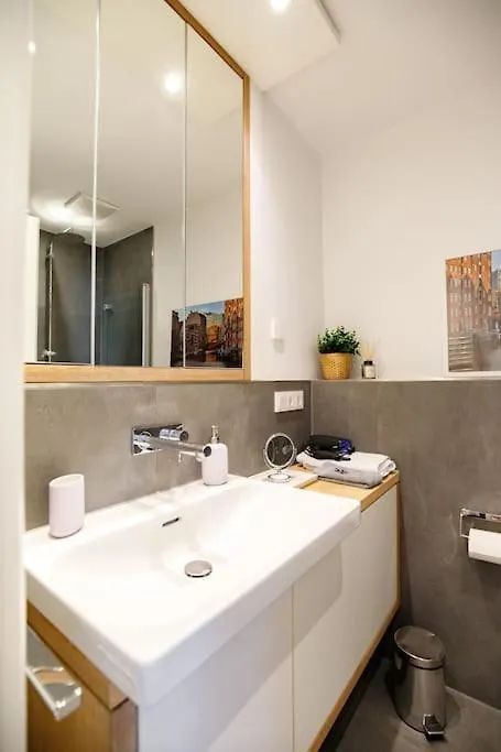 Top 80 Sqm Flat With Terrace And 15Min To Fair And 5Min To Old Town Düsseldorf 0*,  Německo